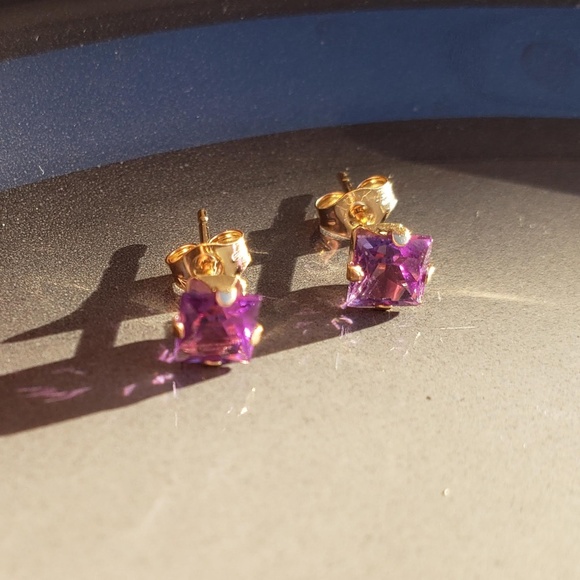 14K Yellow Gold Amethyst Stud Earrings - Picture 1 of 3
